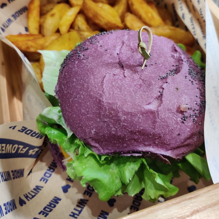 photo of Flower Burger Roma Flower burger shared by @synbril on  26 Oct 2020 - review