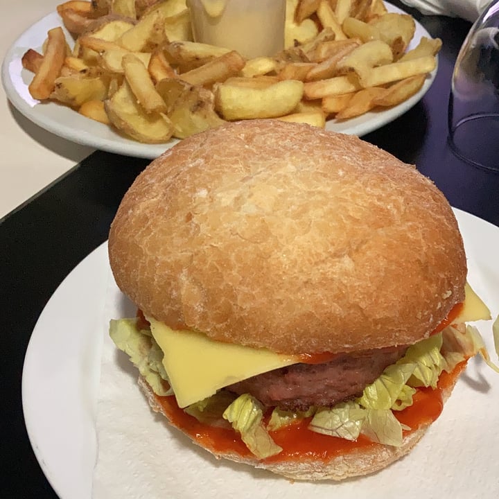 photo of Camping Gran Avenida Hamburguesa beyond shared by @ruthcon on  05 Nov 2020 - review