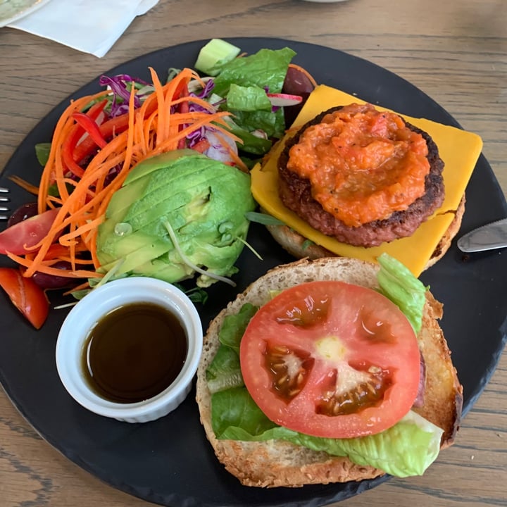 photo of Café Del Sol Botanico Beyond Burger shared by @lovelyvegan on  13 Oct 2021 - review