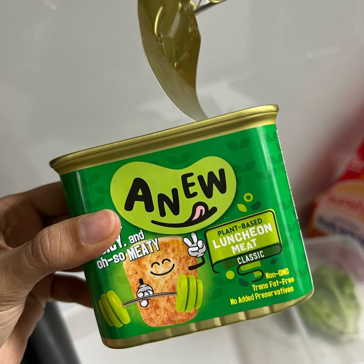 photo of Anew Classic Luncheon Meat shared by @crueltyfreetan on  15 Nov 2022 - review