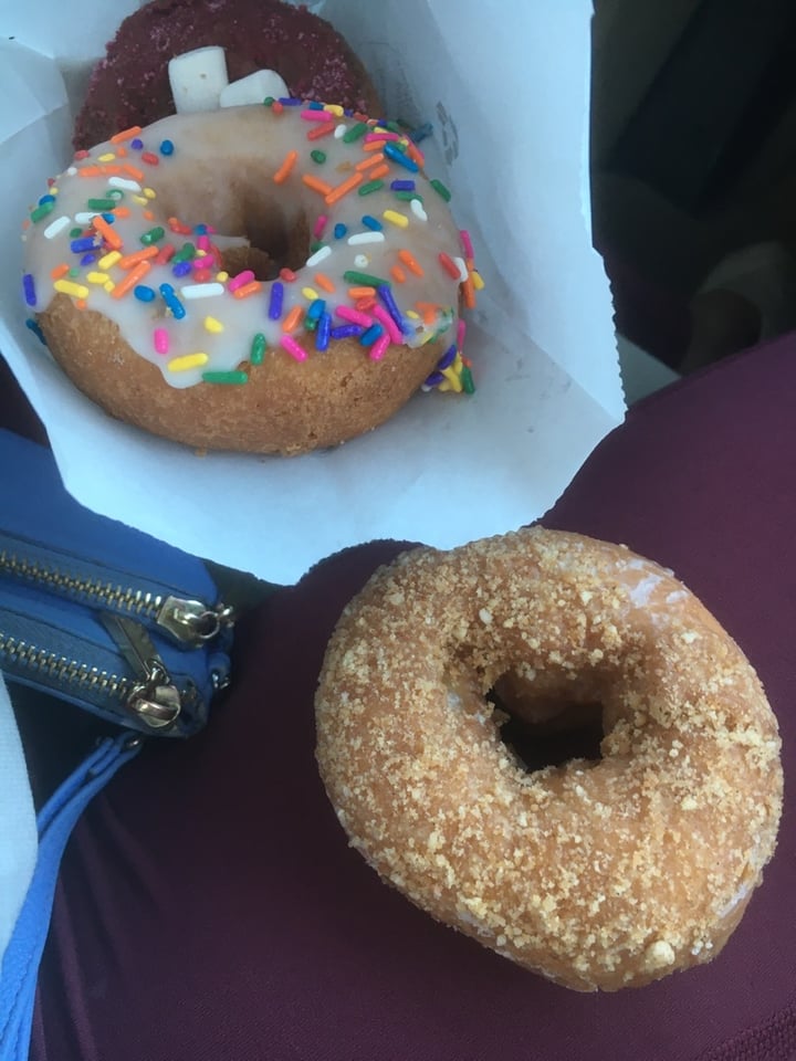photo of Donut Panic Cinnamon Crunch Donut shared by @christylambz on  29 Apr 2020 - review