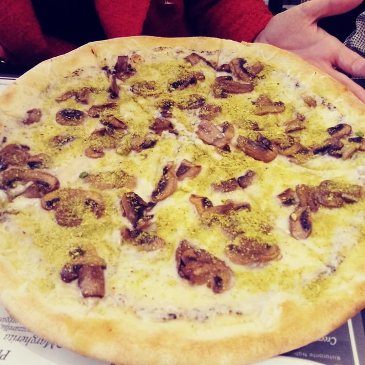 photo of Choose Ristorante Naturale Pizza tartufo shared by @florine on  13 May 2021 - review