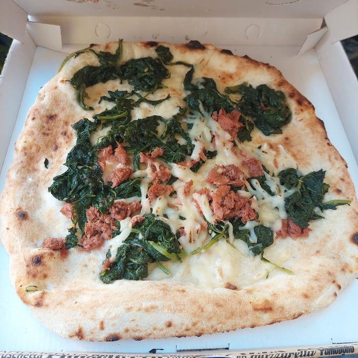 photo of Isabella De Cham Pizza Fritta Pizza Salsiccia E Friarielli Vegana shared by @nanai on  30 Oct 2022 - review