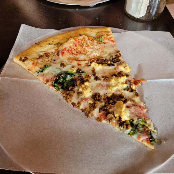 photo of Dante’s Tavern Vegan Slice of the Day shared by @yourfriendjen on  27 Jul 2022 - review