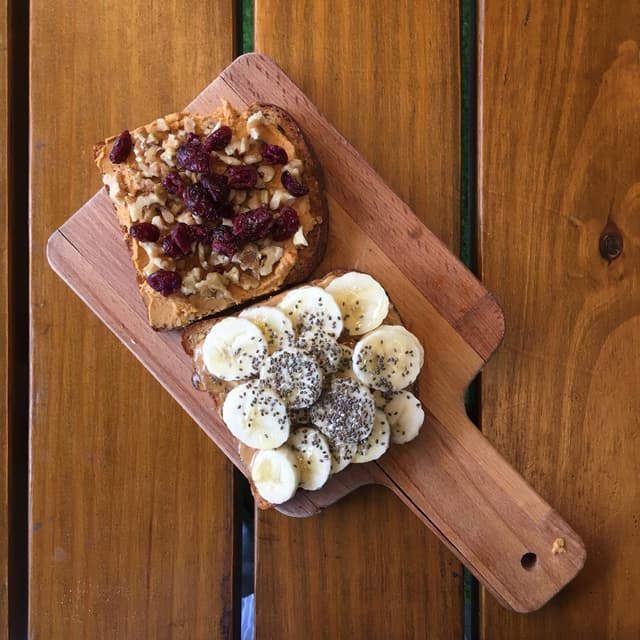 Foto do prato “Veganized: Banana Nutter Super Toast”