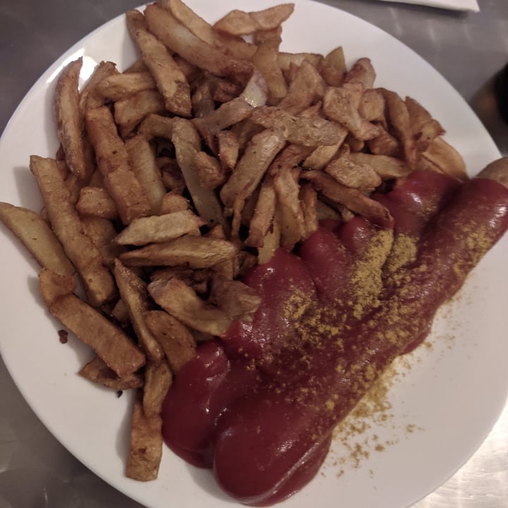 photo of Yoyo Foodworld Seitan Currywurst shared by @bratkart0ffel on  16 Aug 2022 - review