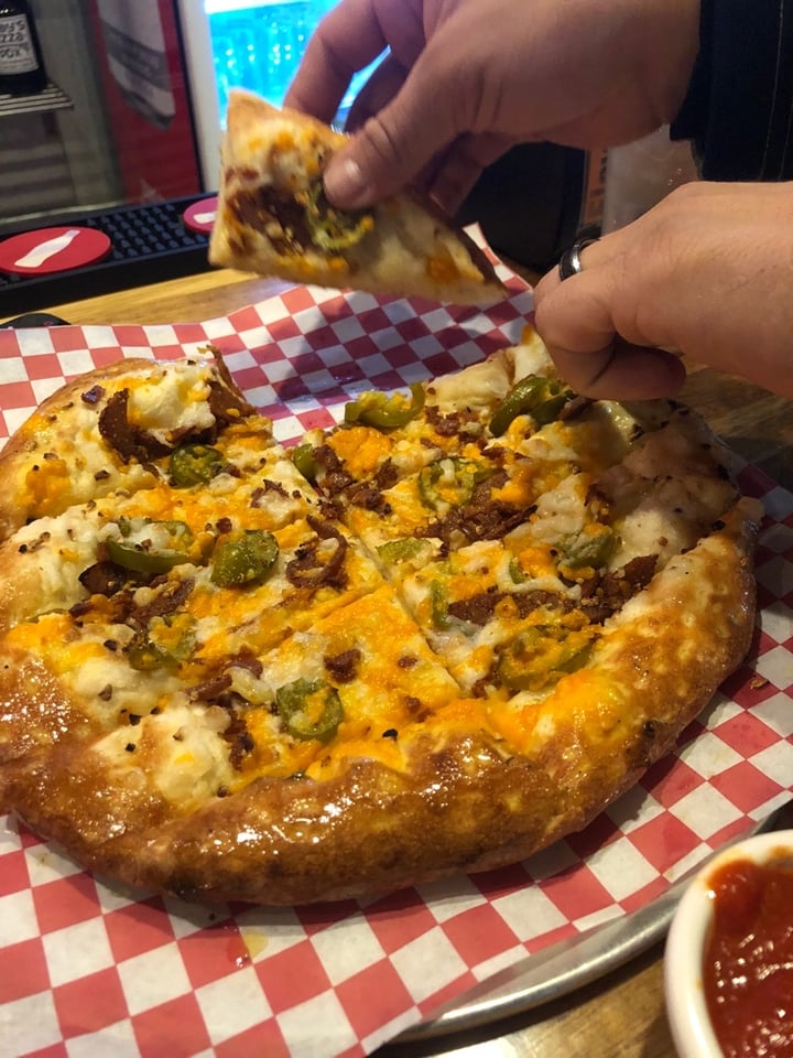 review photo of Rudy's Gourmet Pizza Vegan Garlic Cheesy Bread With Jalapeños shared by @kaylalamberson on 30 Dec 2019 - review