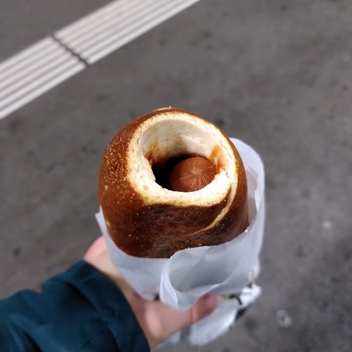 review photo of Brezelkönig Hot Dog shared by @elchillyv on 29 Dec 2020 - review