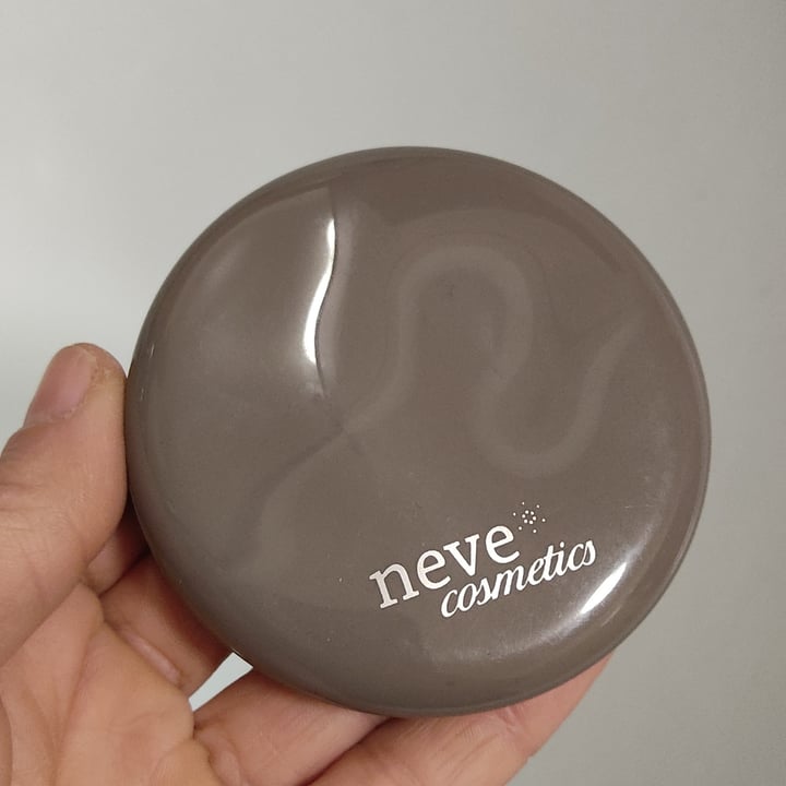 review photo of Neve Cosmetics Flat Perfection Smoothing Foundation shared by @lulubruzzi on 11 Mar 2022 - review