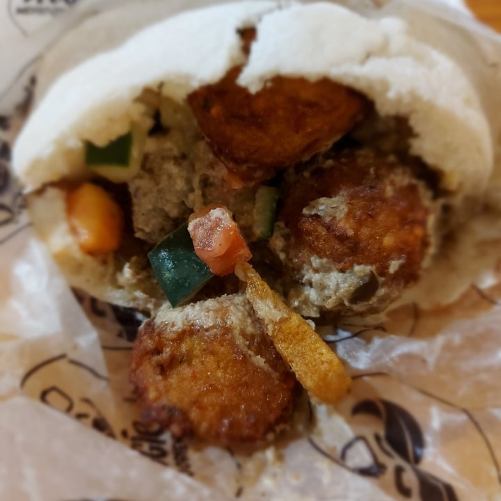 photo of Veggie Medio Oriente Falafel sandwich shared by @veganbandit on  08 Feb 2021 - review