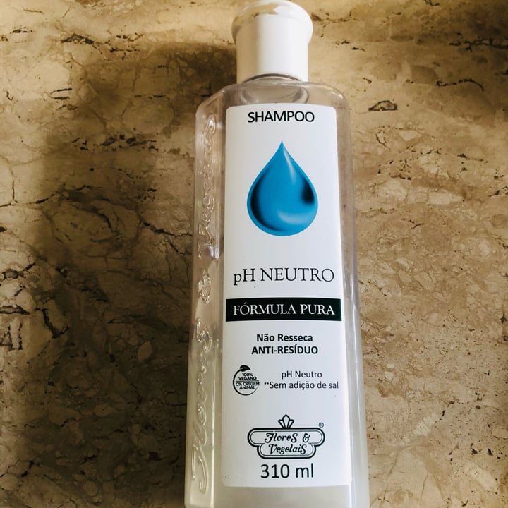 review photo of Flores & Vegetais shampoo shared by @mayag on 13 May 2022 - review