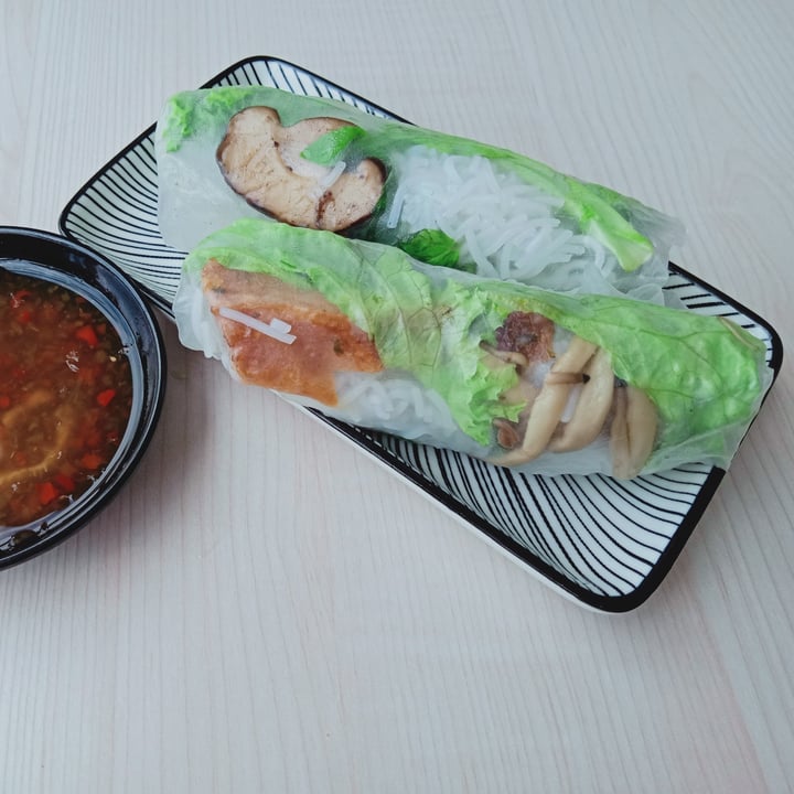 photo of Bun Hue Cafe Summer rolls shared by @veganspicegirl on  03 Jan 2022 - review