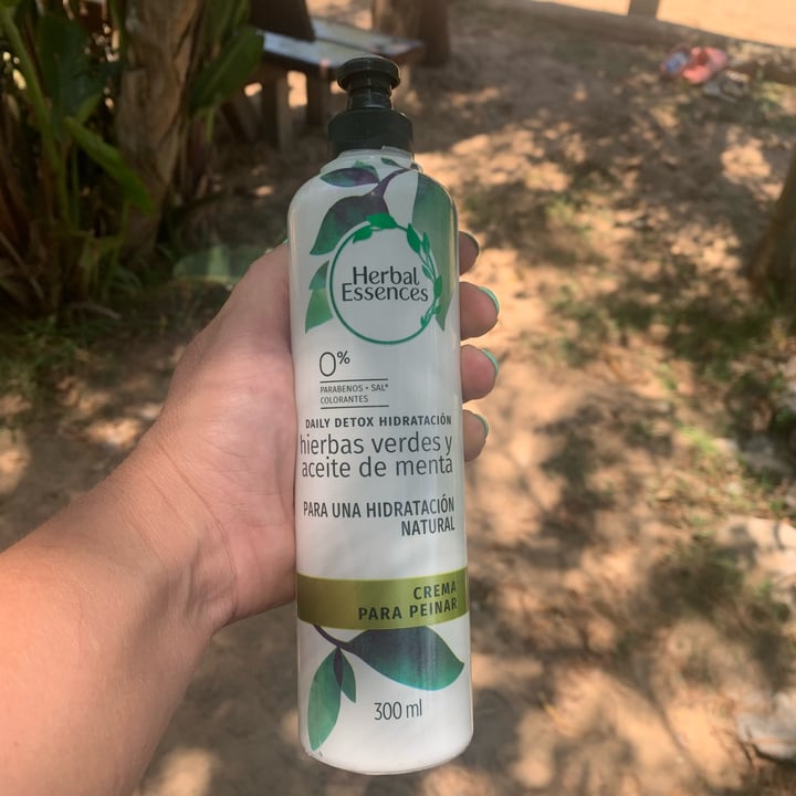 photo of Herbal Essences Crema Para Peinar shared by @danibrain on  30 Dec 2021 - review