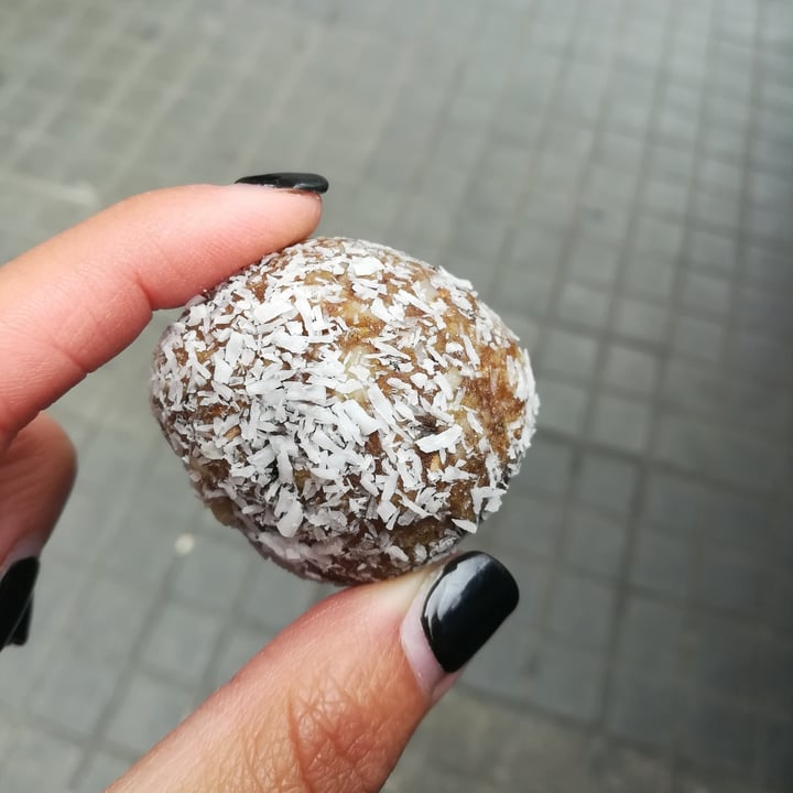 photo of Honest Greens Plaça Catalunya Almond protein balls shared by @juliastepanenko on  21 Apr 2022 - review