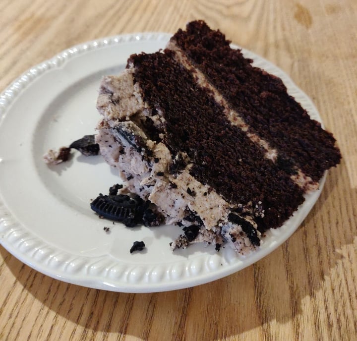 photo of Alternatively Vegan Cookies And Cream Cake shared by @pointsofellie on  22 Dec 2019 - review