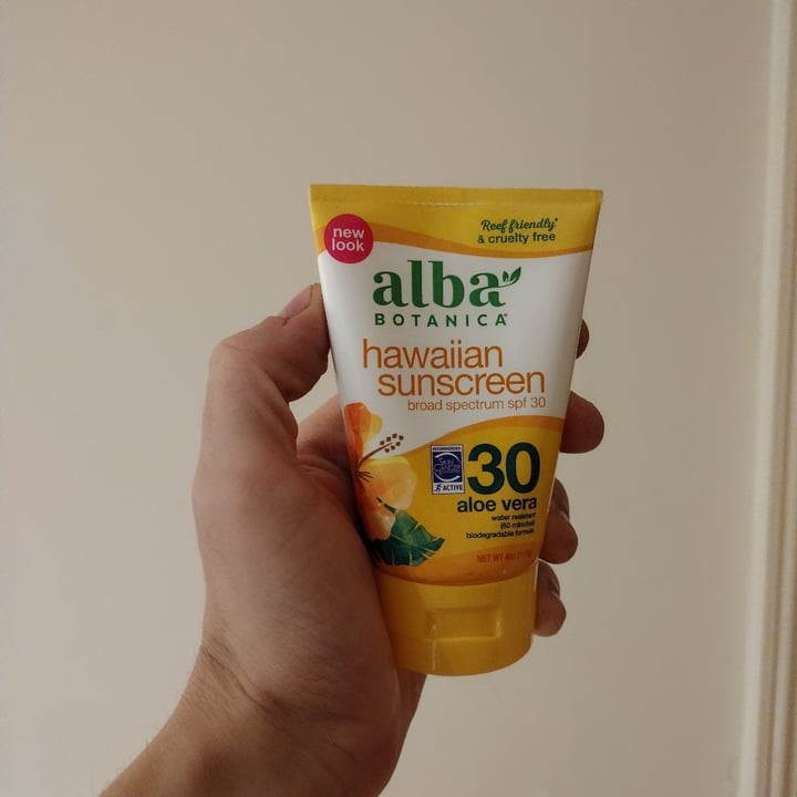 photo of Alba Botanica Hawaiian sunscreen shared by @andresg on  22 Jul 2021 - review