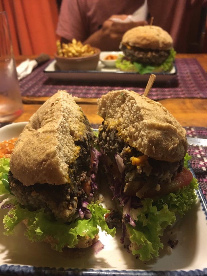 photo of Raíz Cocina Saludable Hamburguesa de porotos shared by @yoaquina on  05 Feb 2020 - review