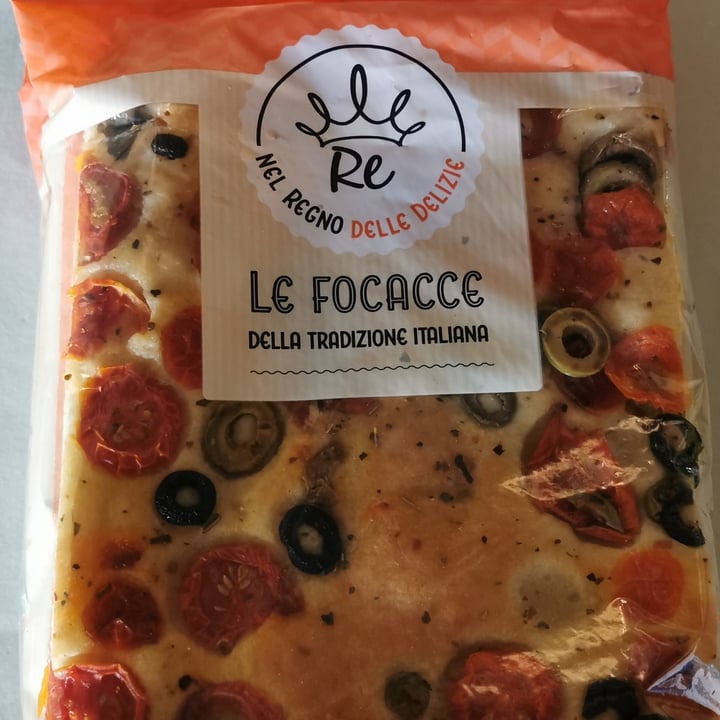 photo of Re nel regno delle delizie Focaccia pomodorini e olive shared by @vegvale3 on  08 Sep 2022 - review