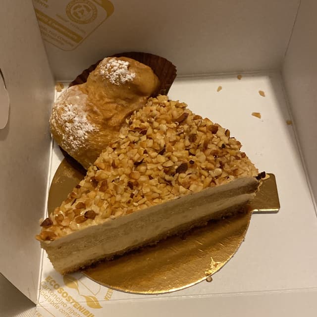 Foto do prato “Torta con Crema Di Nocciole”