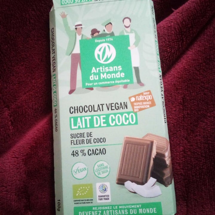 review photo of Artisans du Monde Coconut milk chocolate shared by @carolegart on 06 Mar 2020 - review