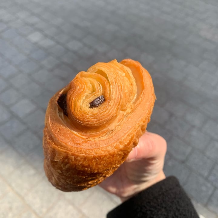 photo of Land&Monkeys Pain aux chocolat shared by @gingeronearth on  31 Mar 2022 - review