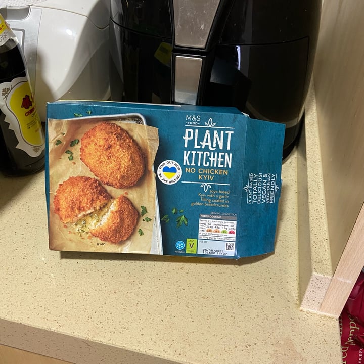 photo of Plant Kitchen (M&S) No chicken kiev shared by @dafnelately on  28 Aug 2022 - review