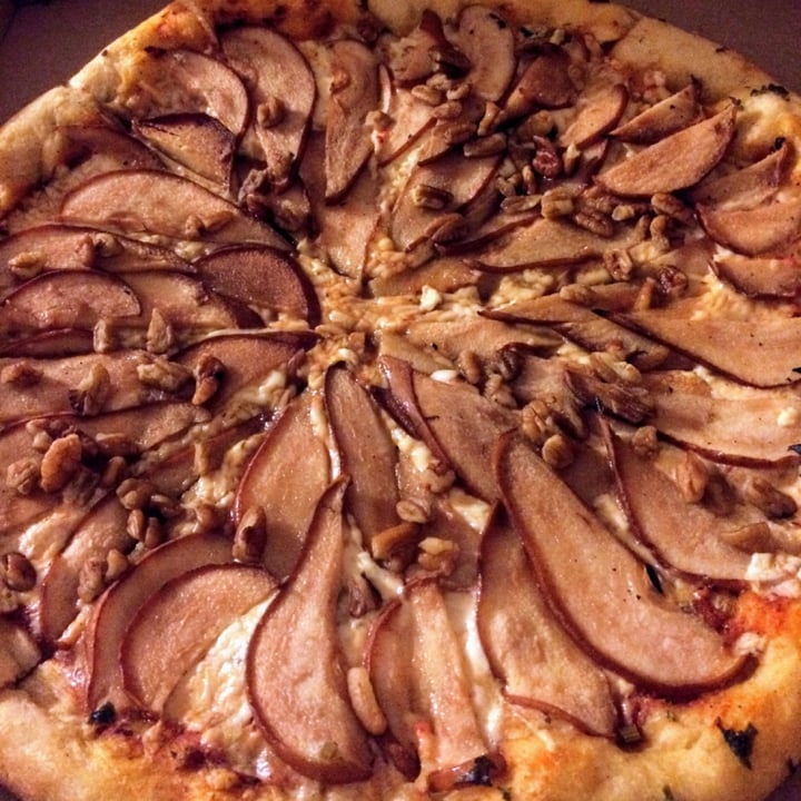 photo of Veggino's Pizza Pizza con pera shared by @anagabyveg on  08 Oct 2020 - review
