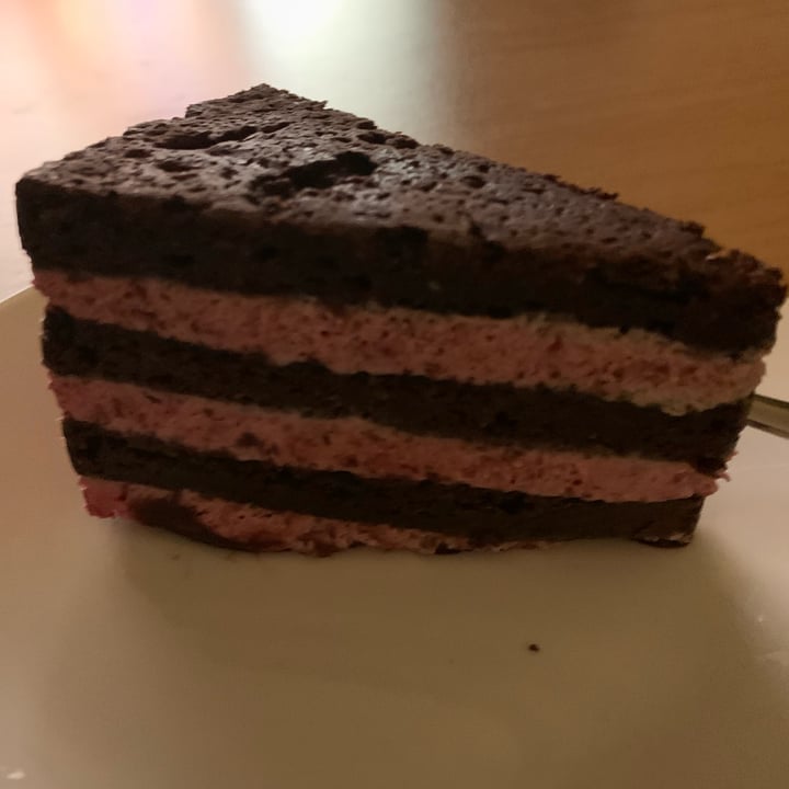 photo of LOCABA Low-Carb-Bakery Vegan Dark Chocolate Raspberry Cake shared by @nonya on  16 Sep 2022 - review