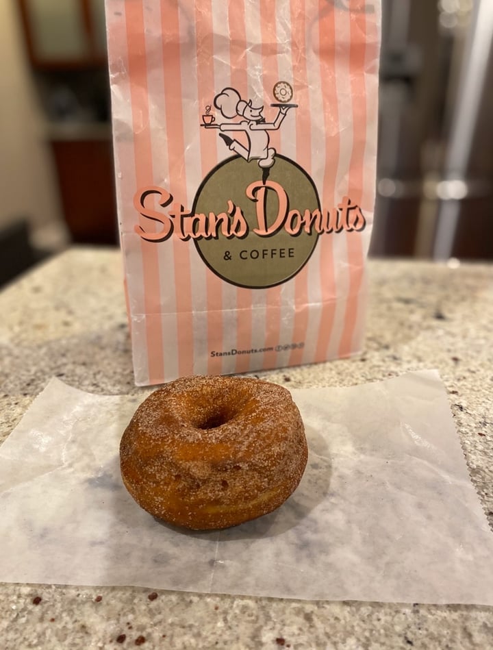 photo of Stan's Donuts Cinnamon Sugar Vegan Donut shared by @heystephanieweber on  09 Feb 2020 - review