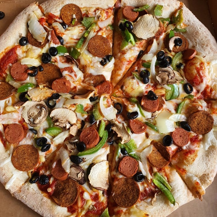photo of Papa John's Pizza The Vegan Works shared by @reverse-eng-vegan on  27 Jul 2020 - review