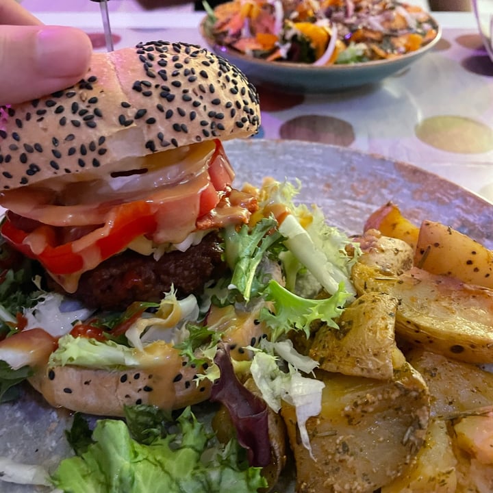 photo of Cookaluzka Hamburguesa americana shared by @ibaivegan on  15 Jun 2022 - review