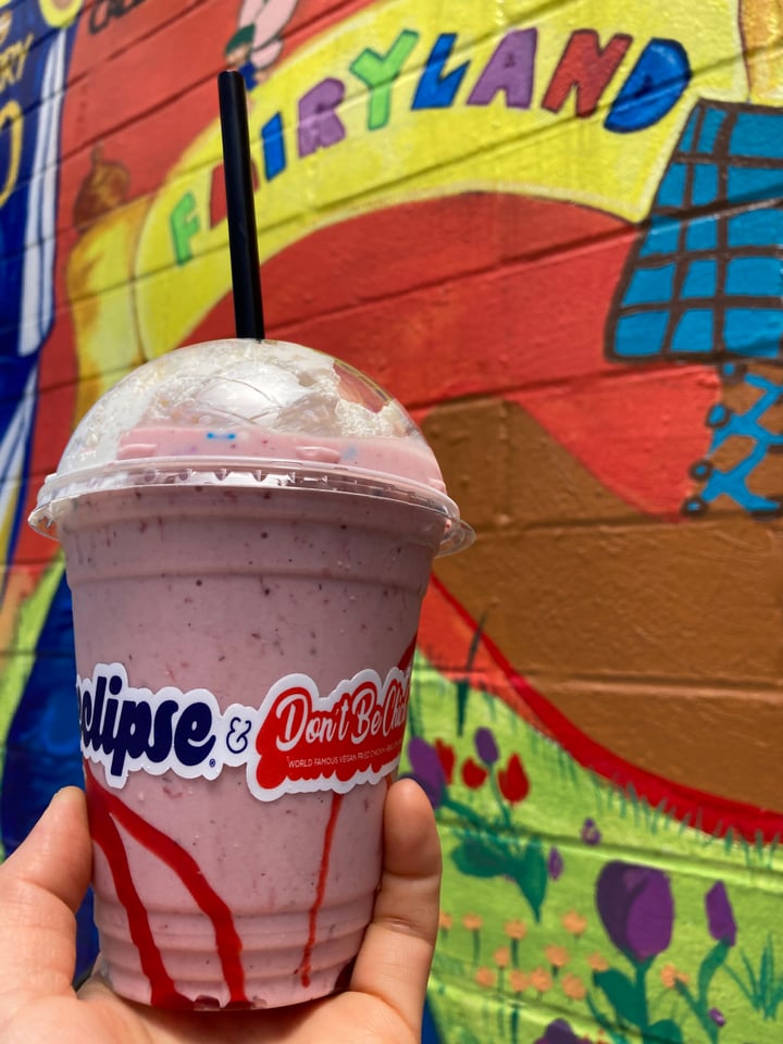 photo of Don’t be Chick’n Strawberries ‘n’ Cream Milkshake shared by @taiwanesetexan on  16 Jun 2021 - review