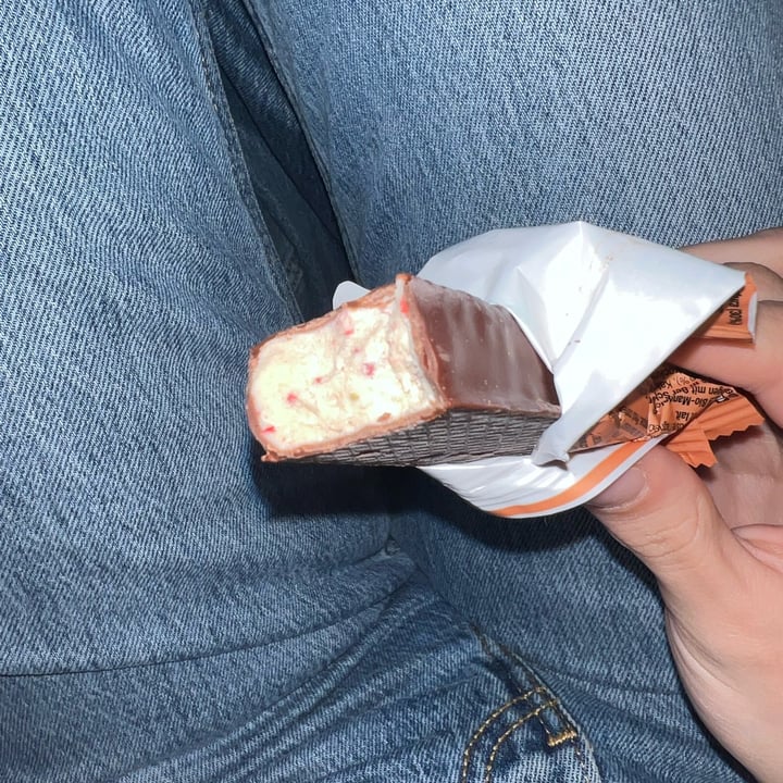 review photo of Veganz Choc Bar - Strawberry shared by @isischnd on 26 Jan 2022 - review