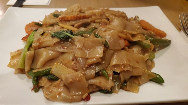 photo of Pho Basil Drunken Noodles And Red Curry shared by @veganprani on  12 Nov 2019 - review