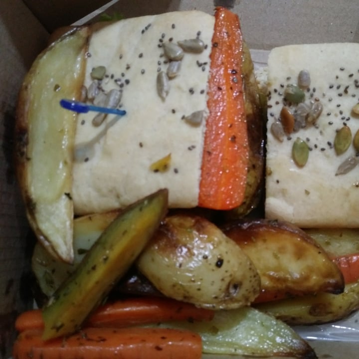 photo of Mundo Vegano Seitanwich con guarnición shared by @brendaflowers on  03 May 2021 - review