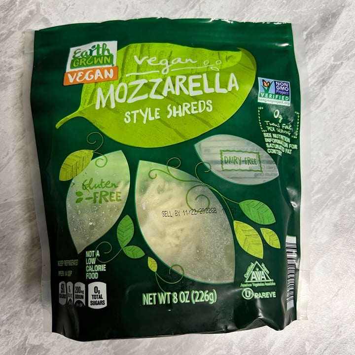 photo of Earth Grown Mozzarella style shreds shared by @liberationbby on  15 Dec 2022 - review