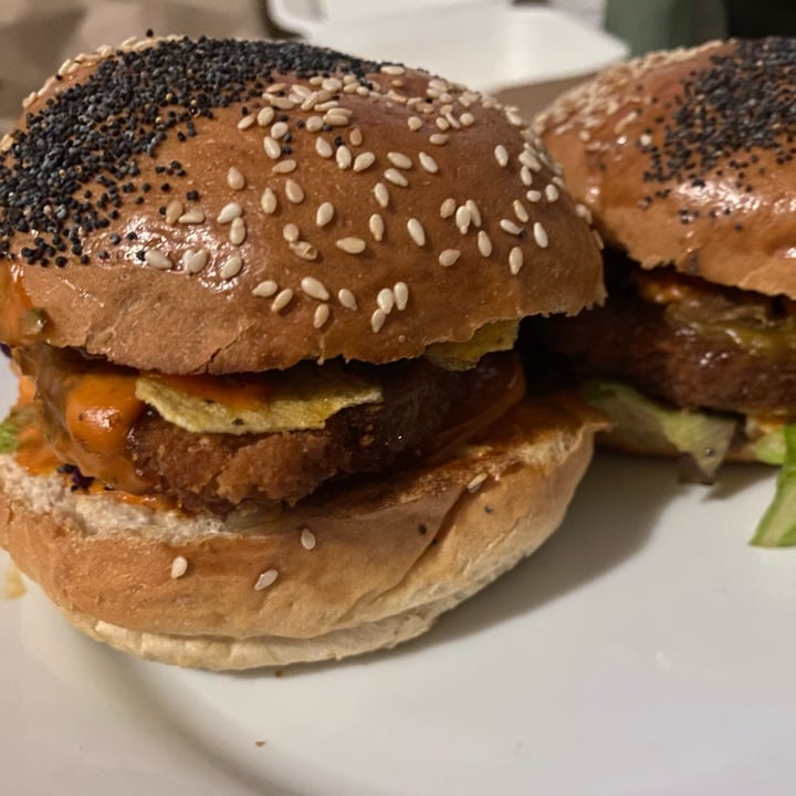 review photo of Lekker Vegan Kloof Crunchy burger shared by @manoshapiro on 04 Mar 2022 - review