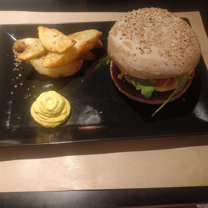 review photo of Veganaki Vegan burger shared by @ecofriendlyvegangeek on 24 Aug 2022 - review