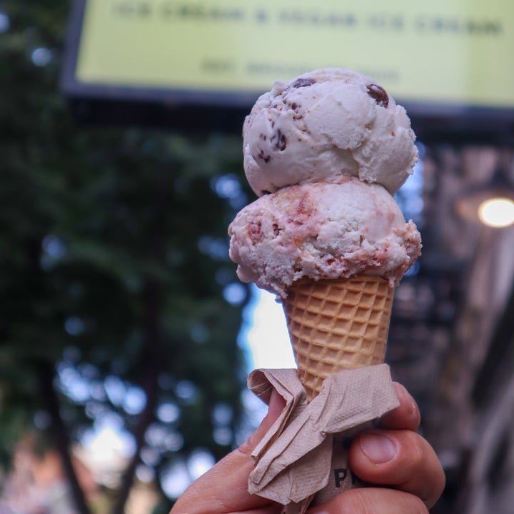 photo of Van Leeuwen Ice Cream Strawberry Shortcake shared by @lizmaselli on  30 Sep 2022 - review