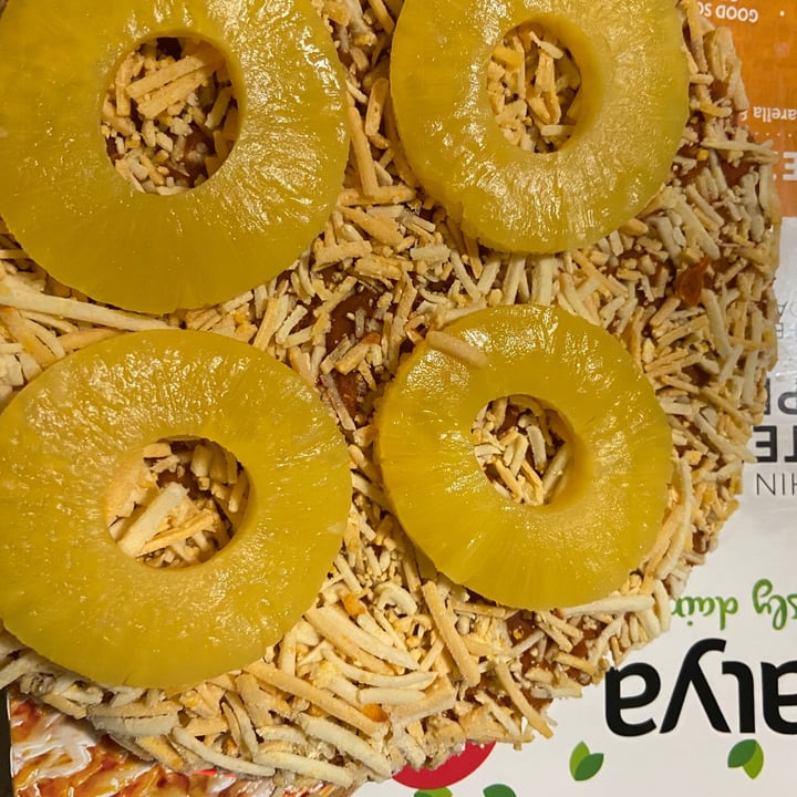 review photo of Daiya Cheeze Lover’s Thin Crust Gluten-Free Pizza shared by @demolitionlover on 26 Apr 2020 - review