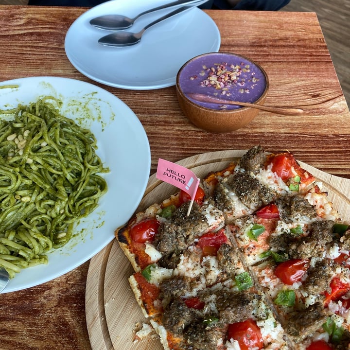 review photo of nomVnom Bistro Cheezy Omnimeat Pizza shared by @sharerll on 11 Nov 2021 - review