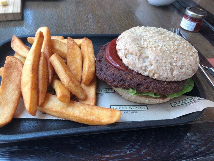 photo of Bread Street Kitchen Singapore Impossible burger shared by @rahilc on  01 Aug 2019 - review