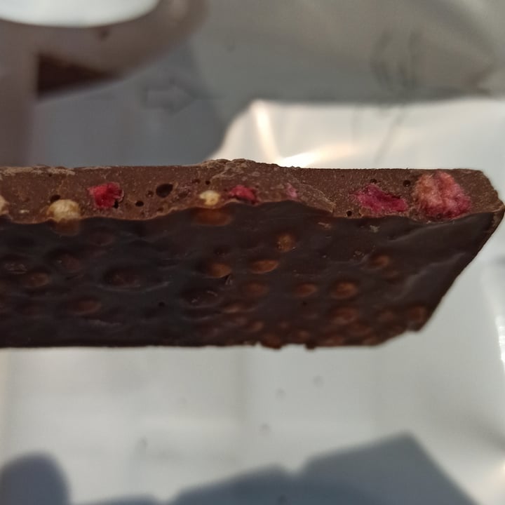 review photo of Veganz Chocolate de coco com framboesas e Quinoa trufada shared by @fernandaheck on 07 Nov 2021 - review