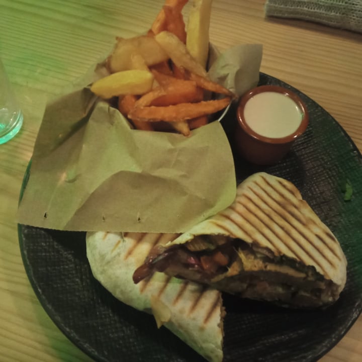 photo of Frutas Prohibidas Wrap valiente shared by @laumadrid on  10 Feb 2022 - review