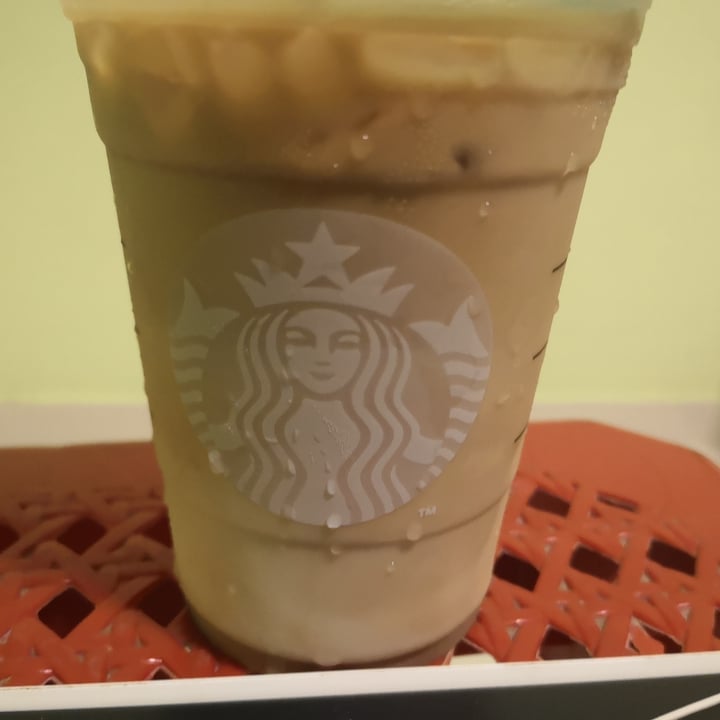 photo of Starbucks Iced Cocoa Oat Macchiato shared by @minarobert on  06 Feb 2021 - review