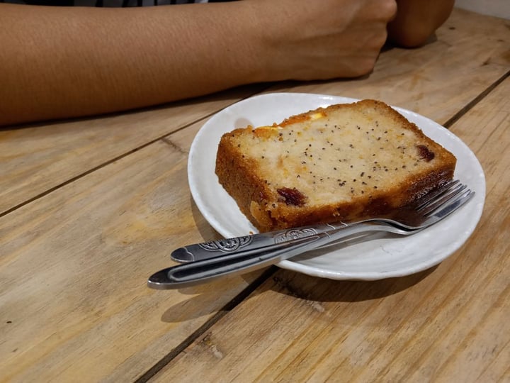 review photo of Lá Studio Lemon Cake shared by @evevegan on 17 Jan 2020 - review