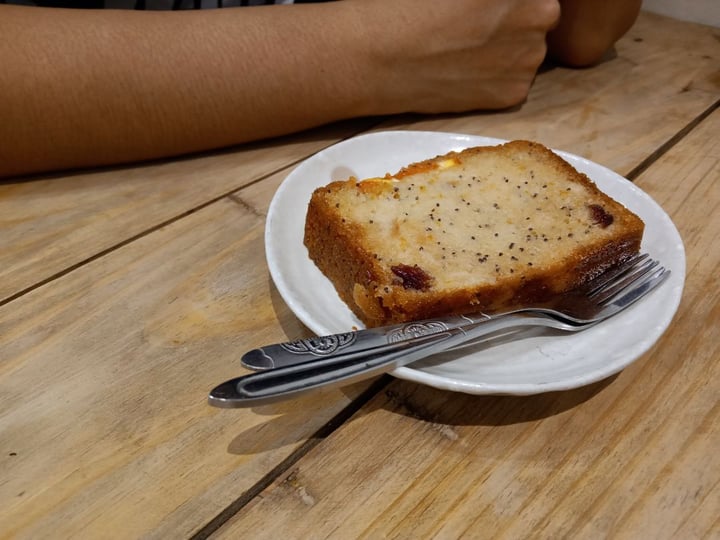 photo of Lá Studio Lemon Cake shared by @evevegan on  17 Jan 2020 - review