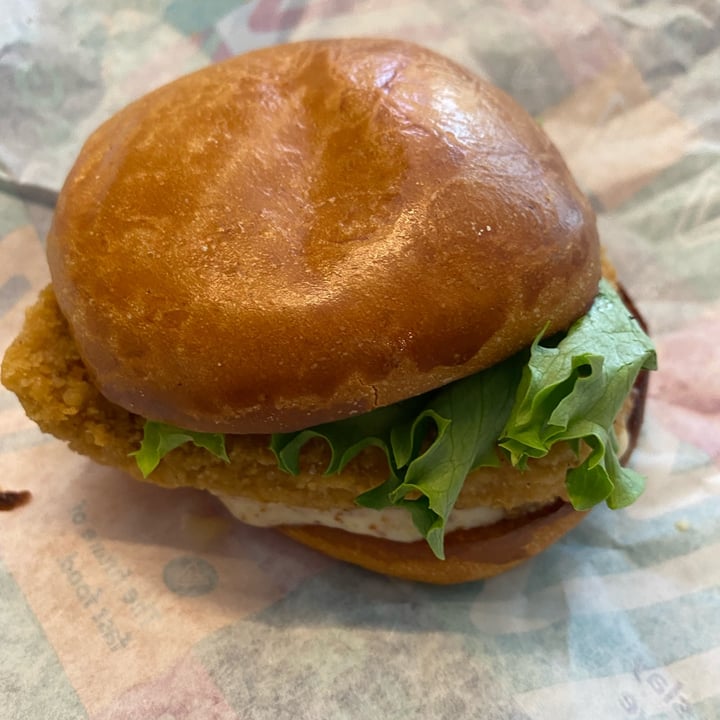 photo of V Burger Crispy Chick’n Burger shared by @nathlena19 on  11 Jun 2022 - review