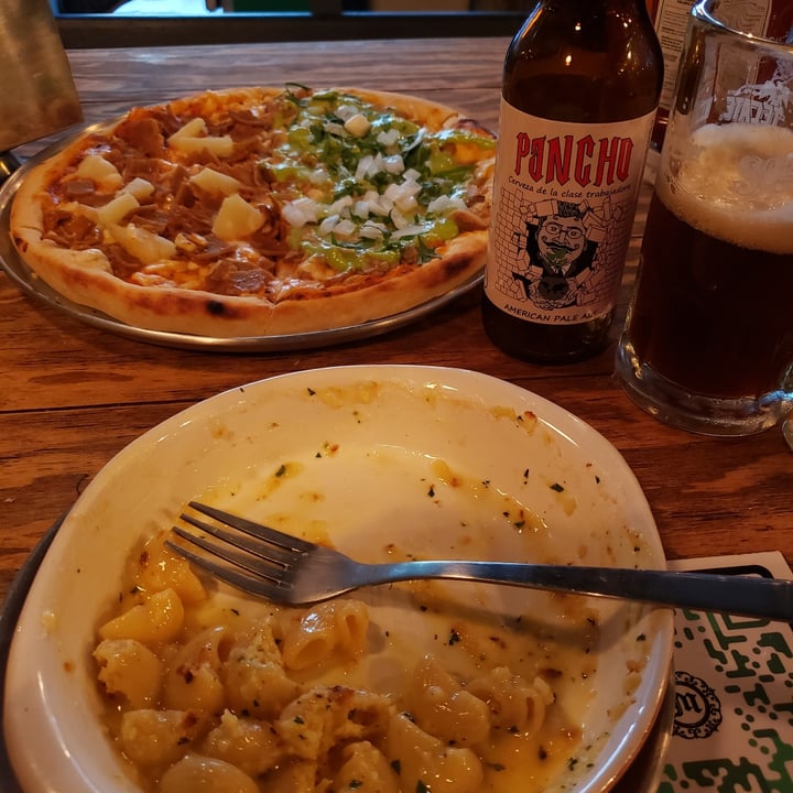 review photo of Salvaxe Pizza mitad Queso mitad Carnitas shared by @juliotejeida on 14 Dec 2020 - review