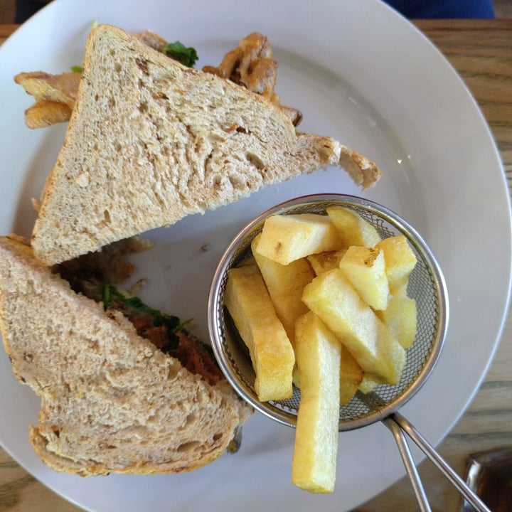 photo of The Architect Vegan Fish And Chips Sandwich shared by @bettazara on  14 May 2022 - review